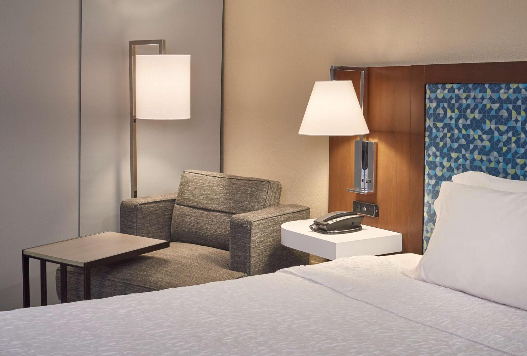 Hampton By Hilton Harrisburg West 3*