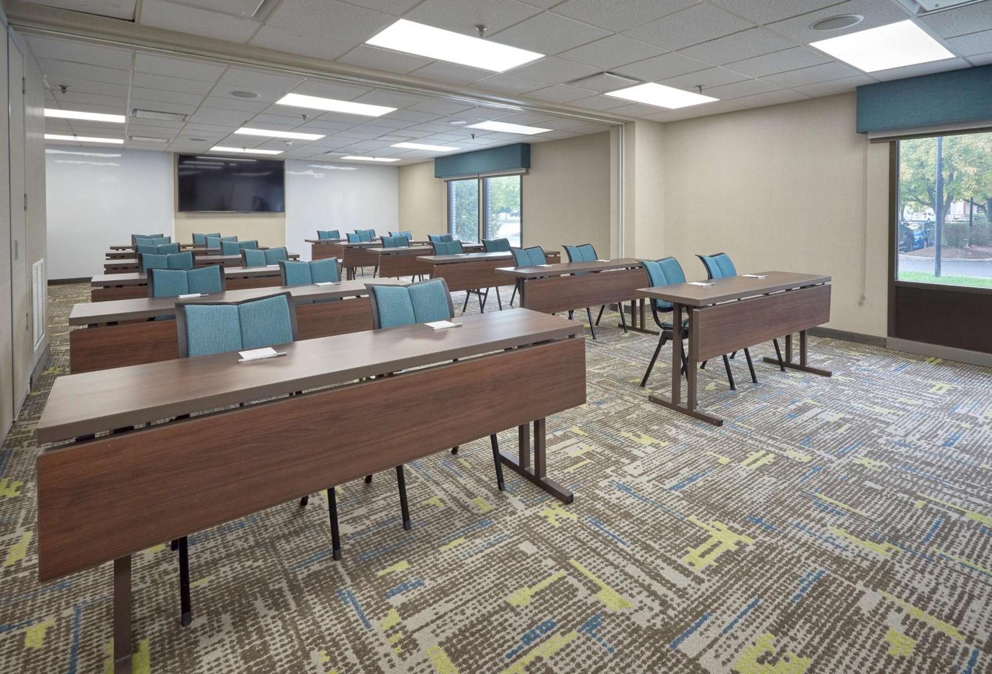 Hampton By Hilton Harrisburg West Hotel